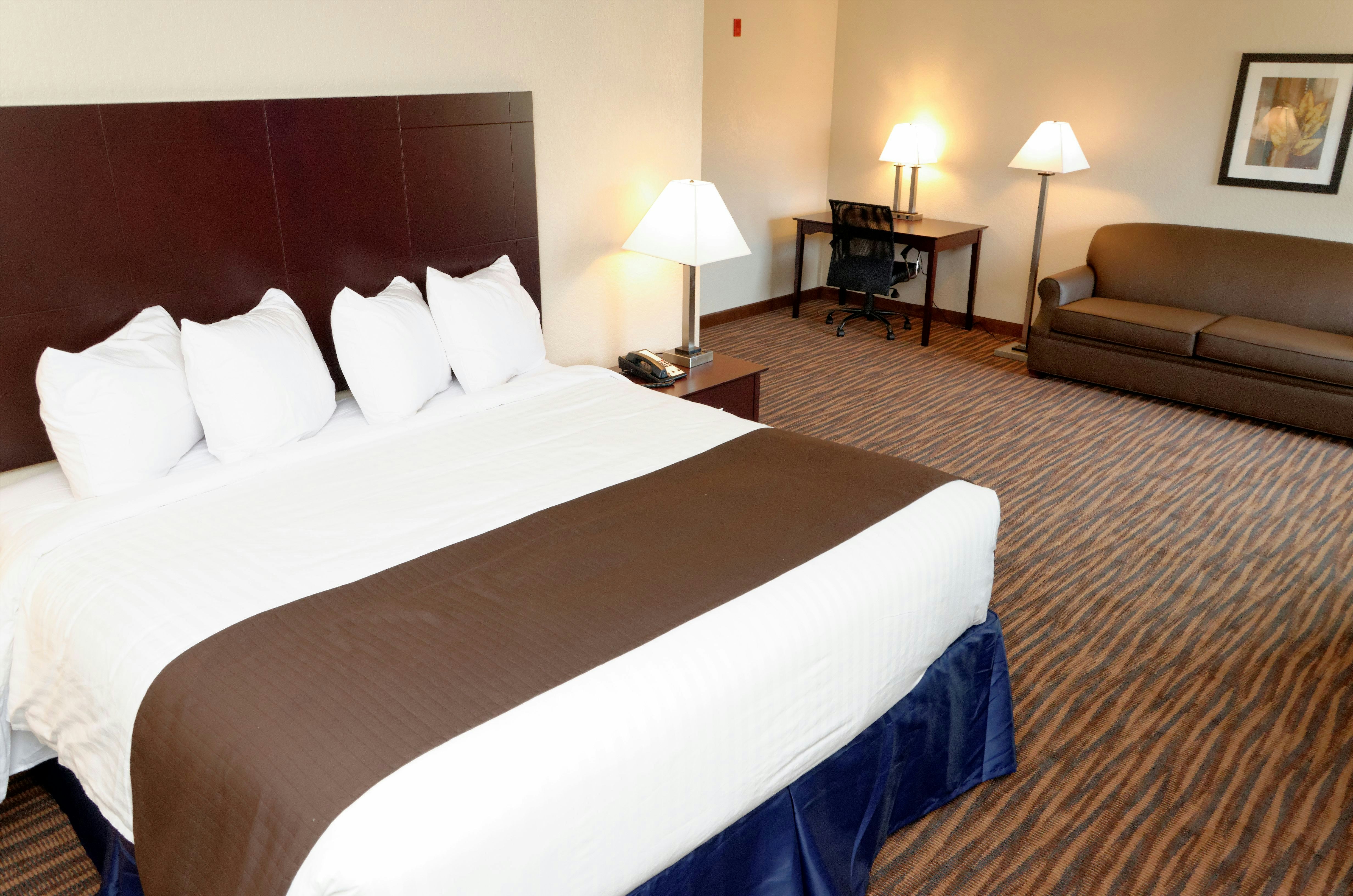 Boulders Inn Amp Suites Oak Ridge 20/50