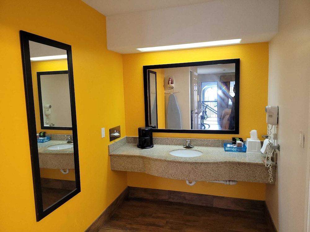 Texas Inn & Suites Raymondville 53/55