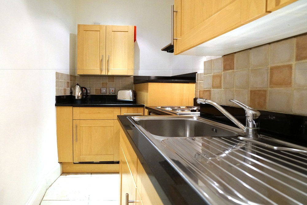 17 Hertford Street 41/42