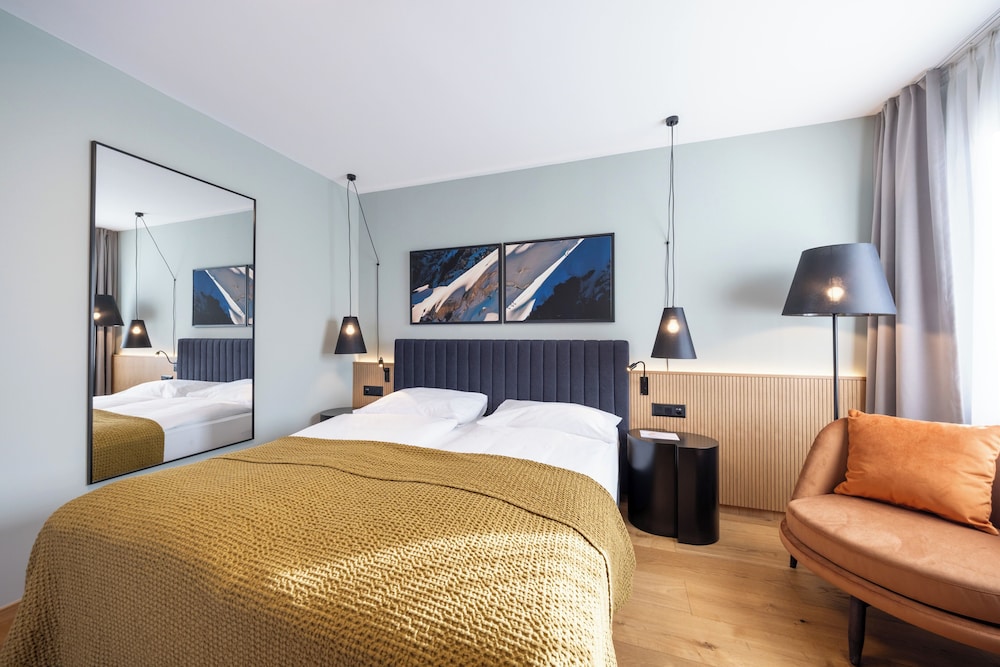 West, Junior Suite, Residence, King Bed, High Floor