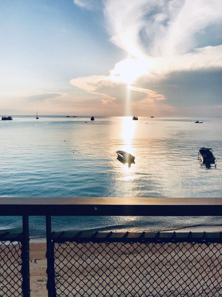 Blue Tao Beach Hotel 51/59