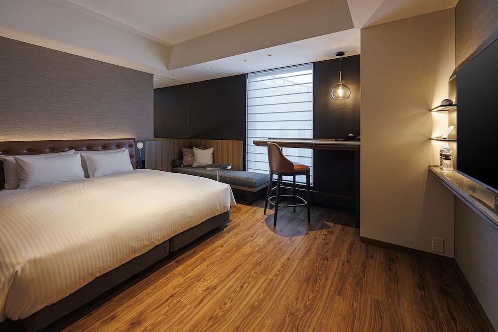 SUPERIOR, KING BED