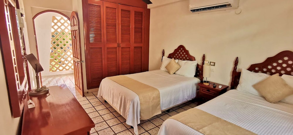 Hotel & Suites Bucaneros, Isla Mujeres 23/48