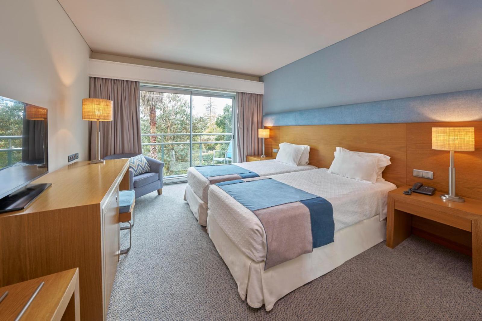 Room, Twin Beds, Garden and Sea View