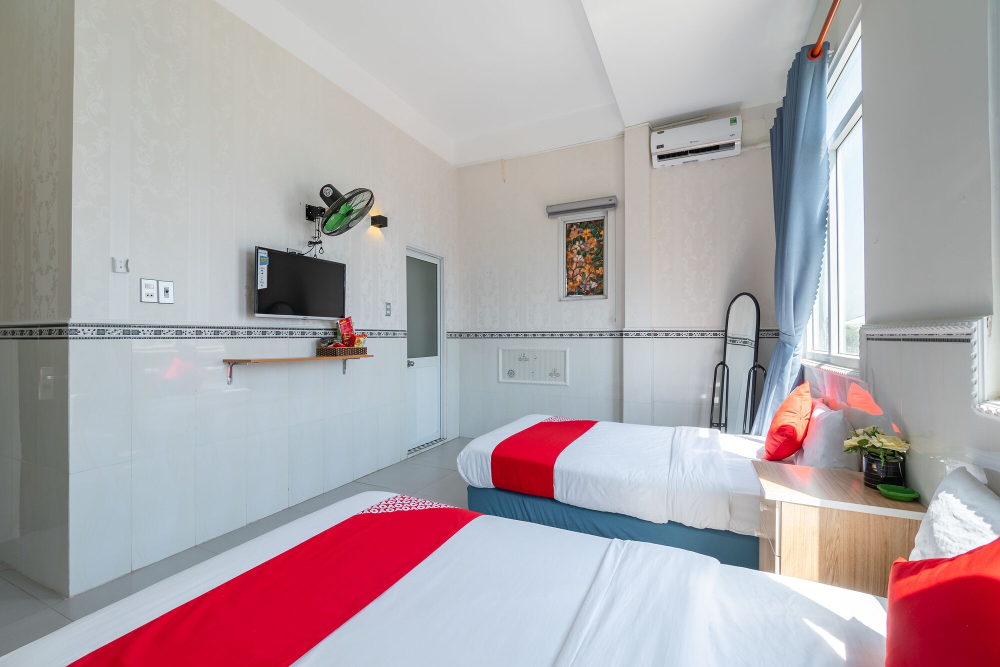 DELUXE, TWIN BEDS
