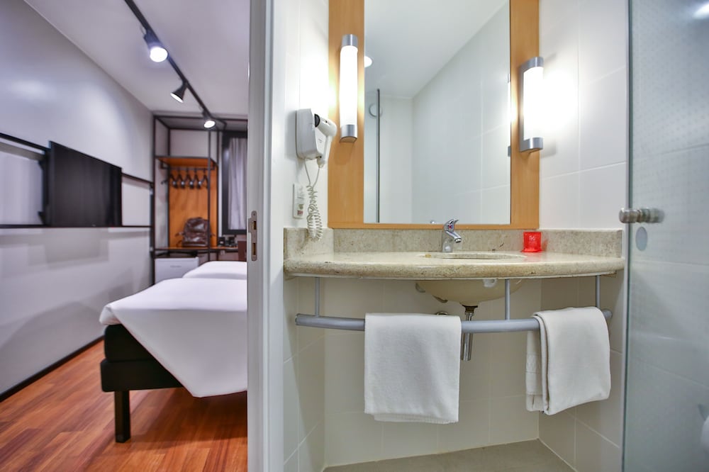 ibis Copacabana Posto 2 Hotel 11/80