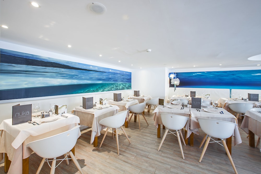 Fergus Style Cala Blanca Suites 28/37