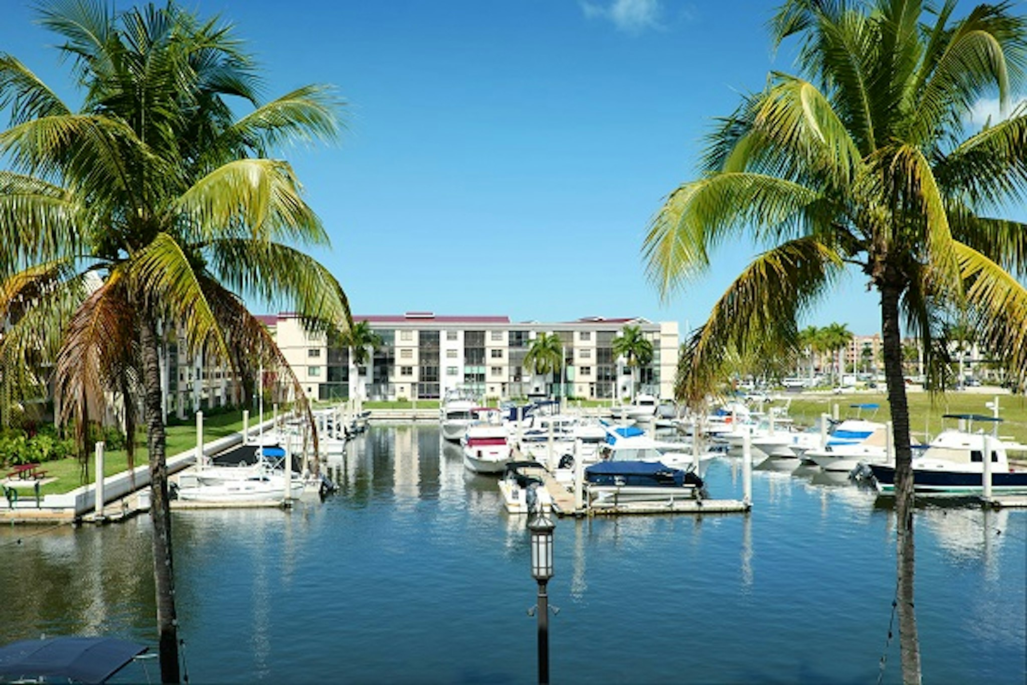 Naples Bay Resort 58/72