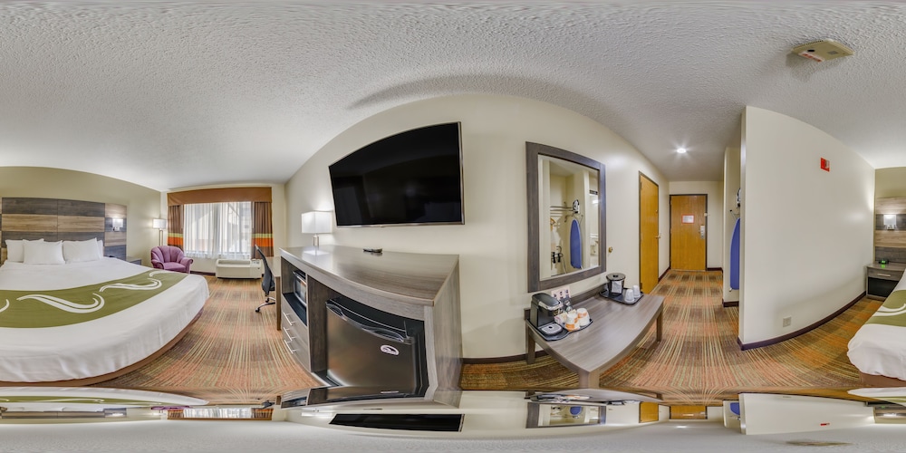 AmericInn by Wyndham Fort Atkinson 17/37