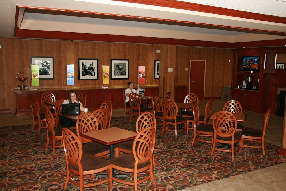 Hampton Inn Woodbridge 42/58
