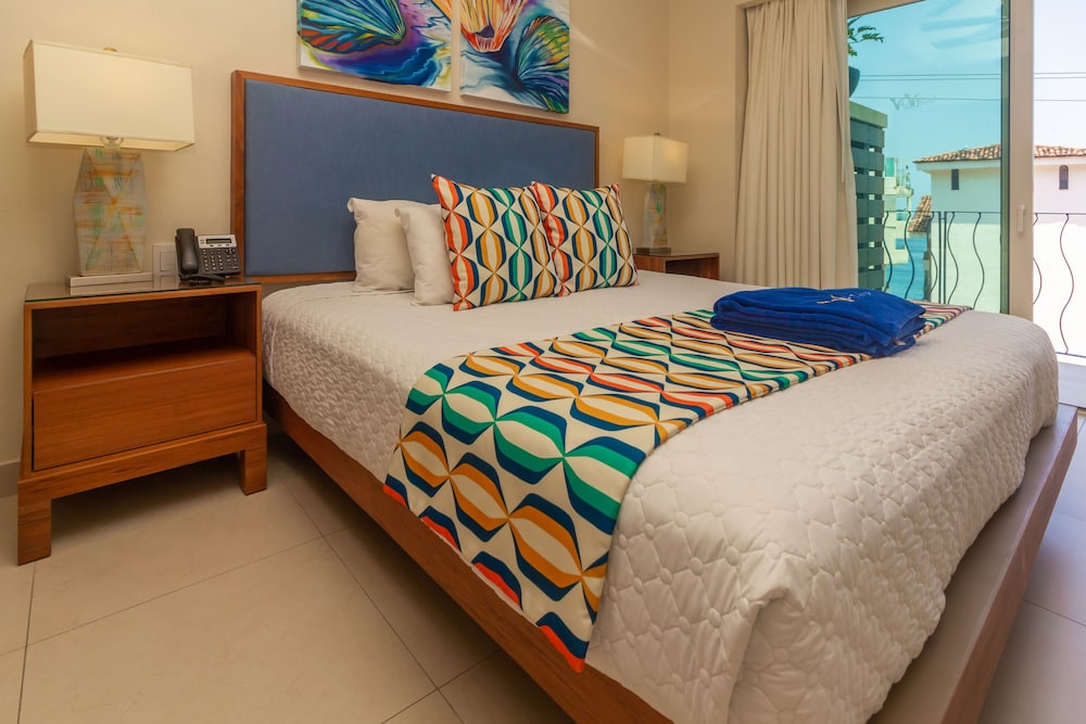 1 BEDROOM, LUXURY, SUITE, KITCHEN