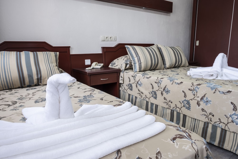 Side Spring Hotel 24/46