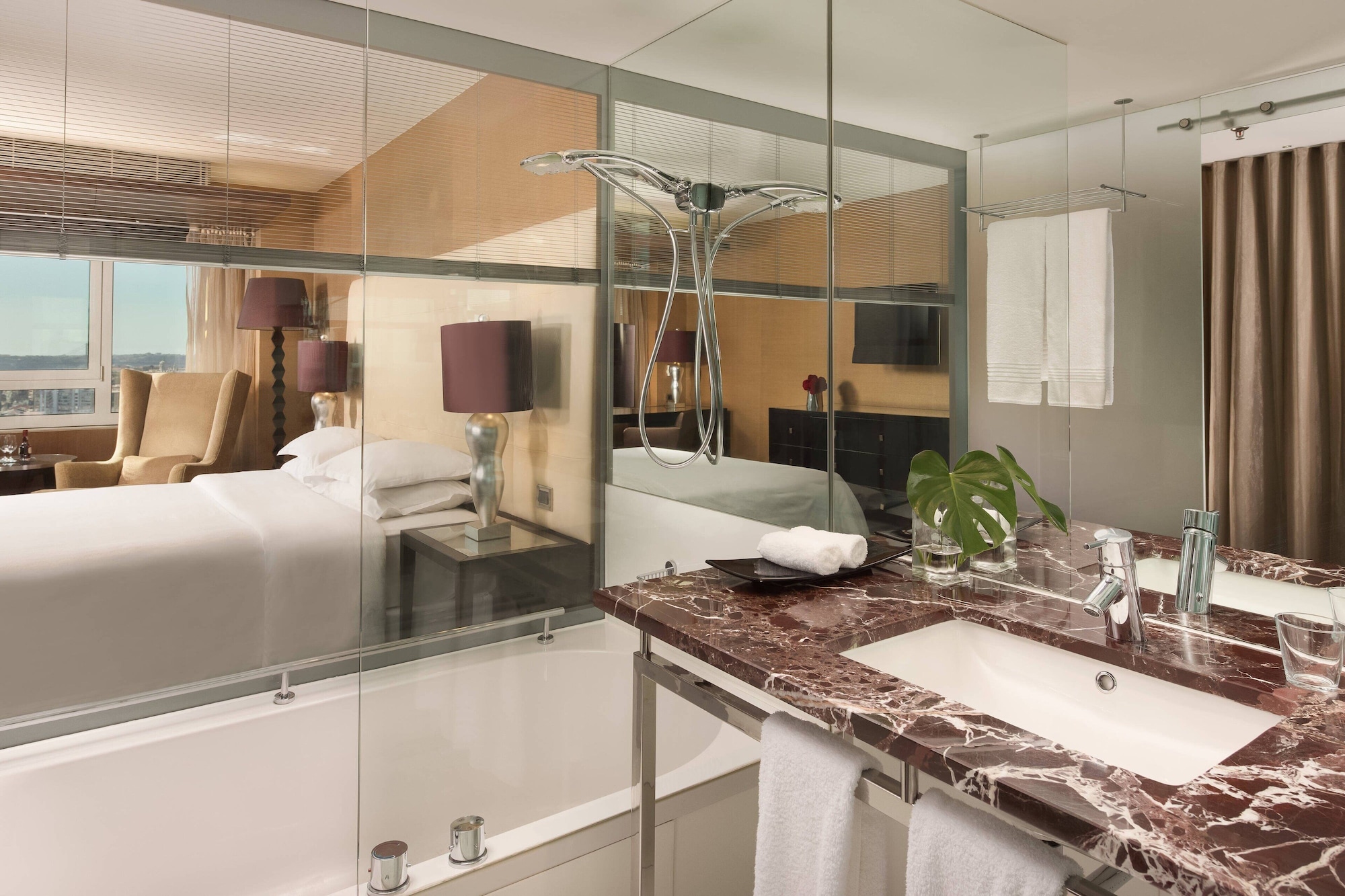 Club, Twin Beds, SHERATON LISBOA HOTEL AND SPA 2/2