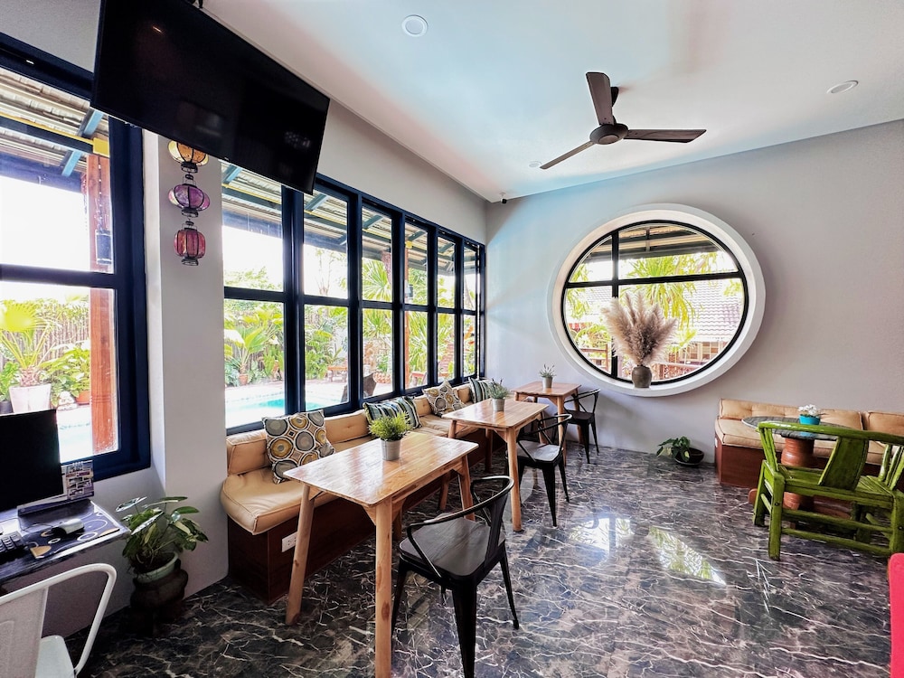 The Luna Hostel 30/50