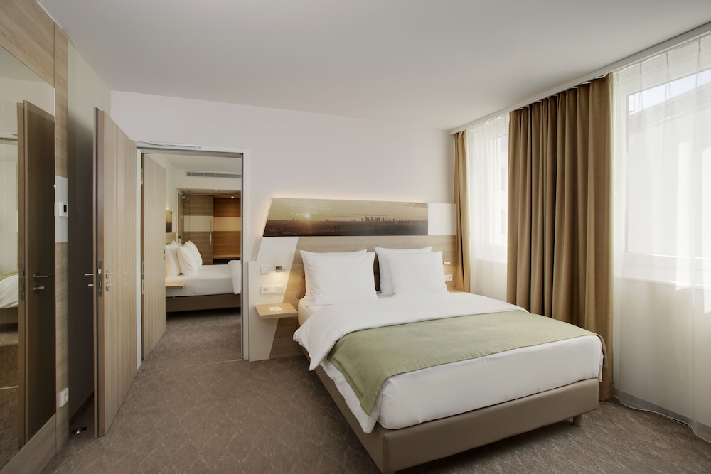 Holiday Inn Frankfurt Airport 17/75