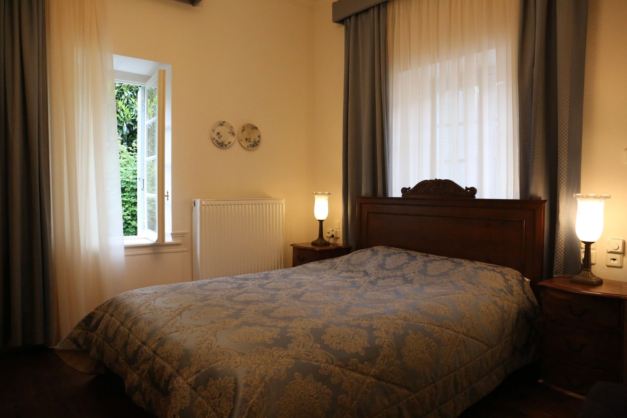 Deluxe, Double Bed