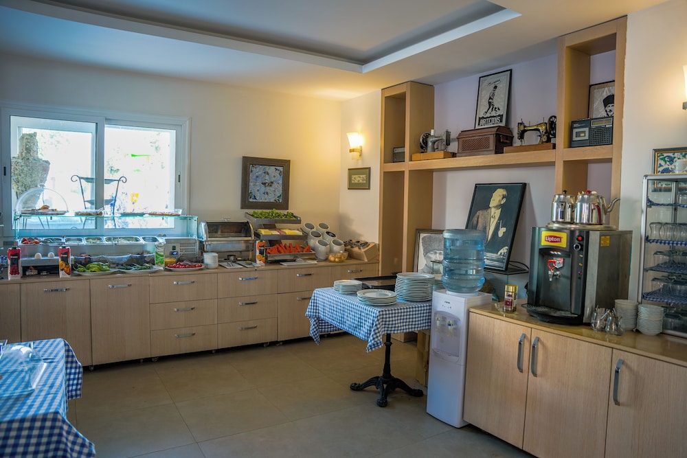 Artemis Hotel 44/69