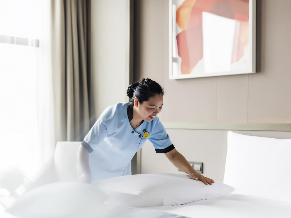 NOVOTEL SHANGHAI CLOVER 8/73