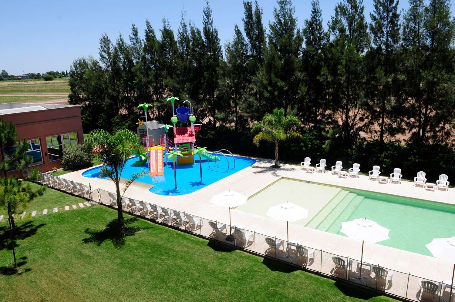 Howard Johnson by Wyndham Funes 45/67