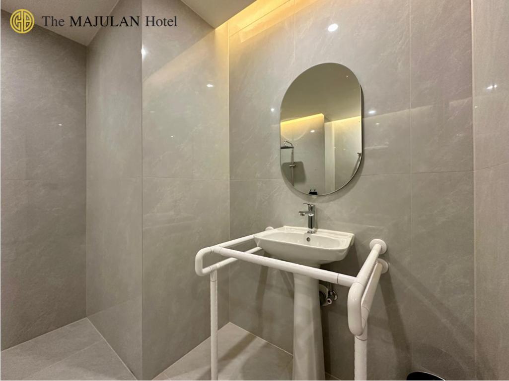 The MAJULAN Hotel 40/43