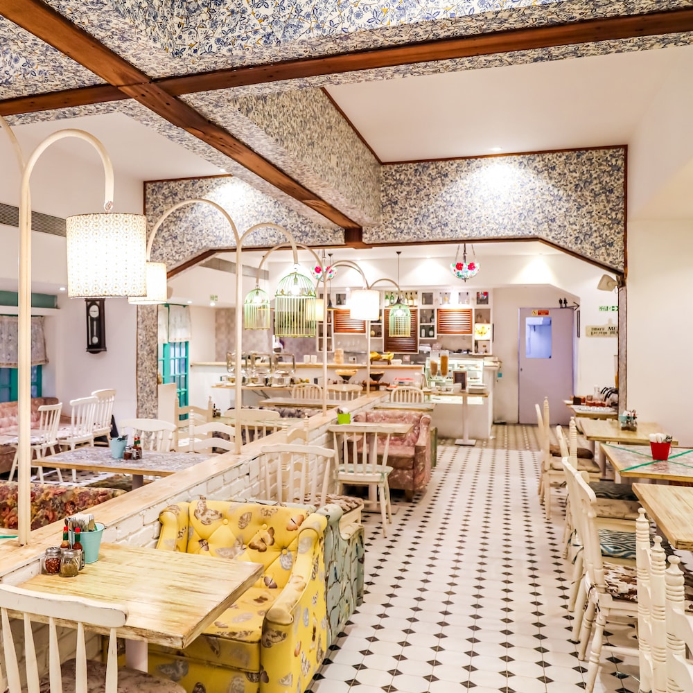 Bloom Hotel - Juhu 33/38
