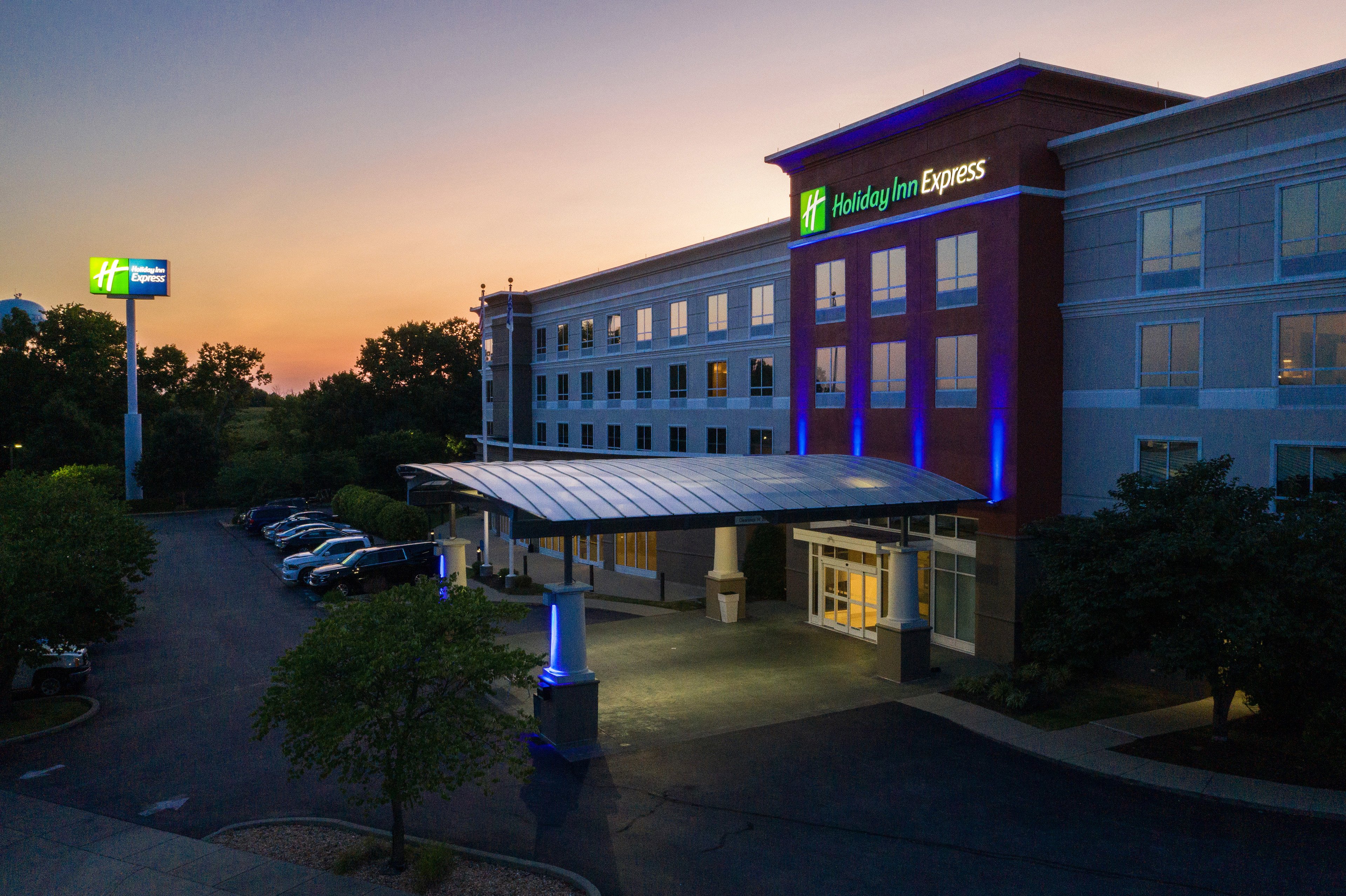 Holiday Inn Express Lexington North Georgetown 8/48