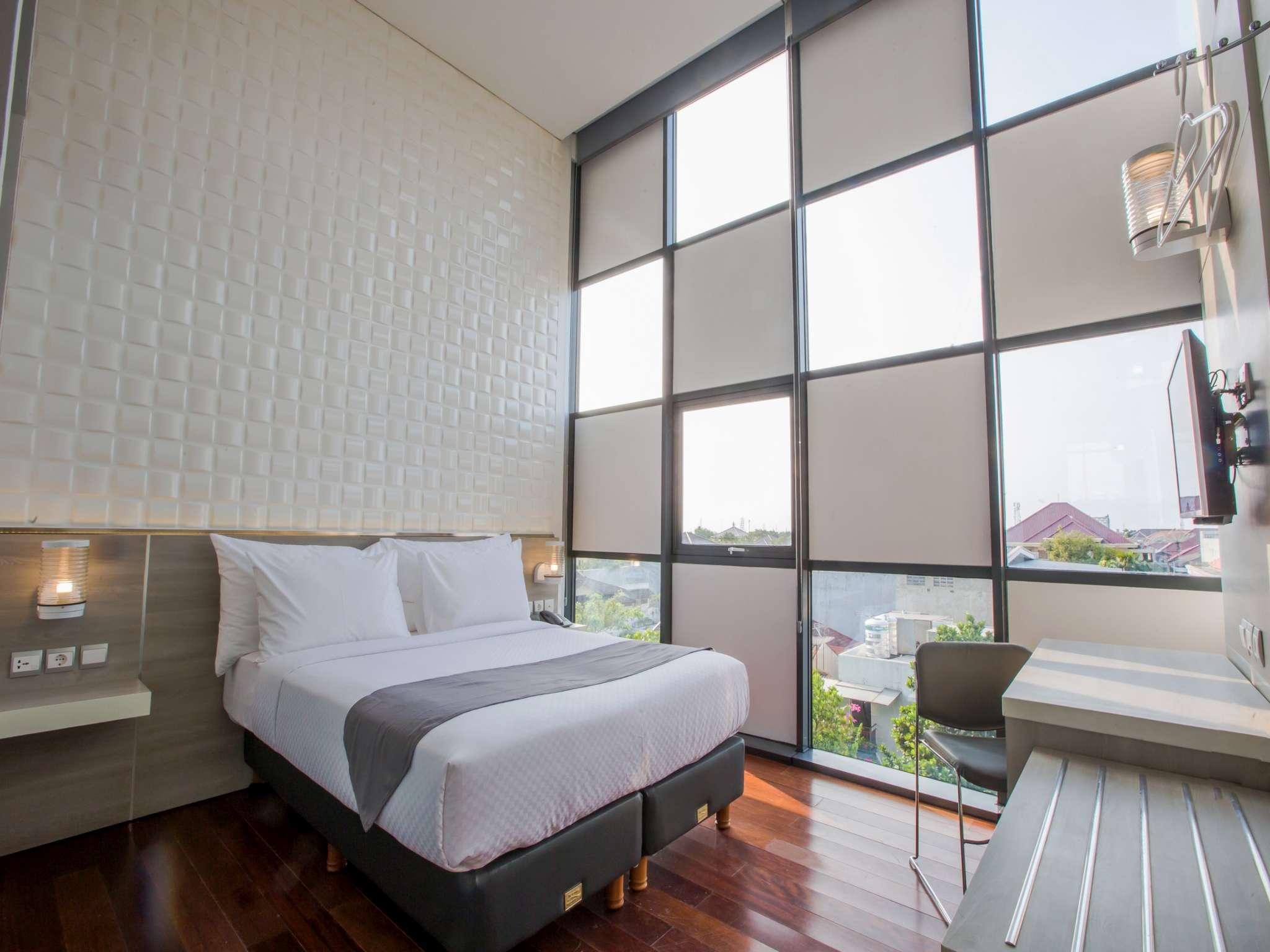 The Alimar Premier Hotel Surabaya 12/25