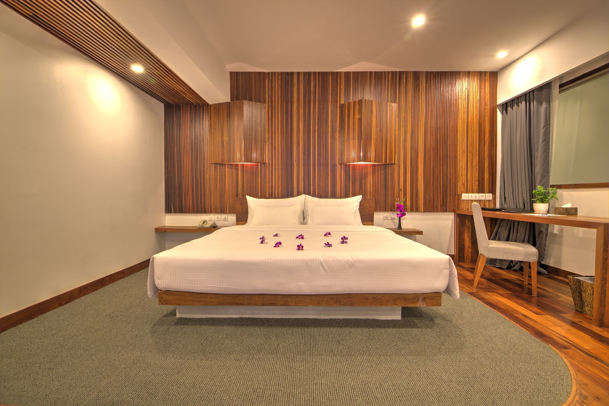 جناح تنفيذي بسرير كينج بإطلالة على المسبح مع أريكة، Hotel Somadevi Boutique 9/10