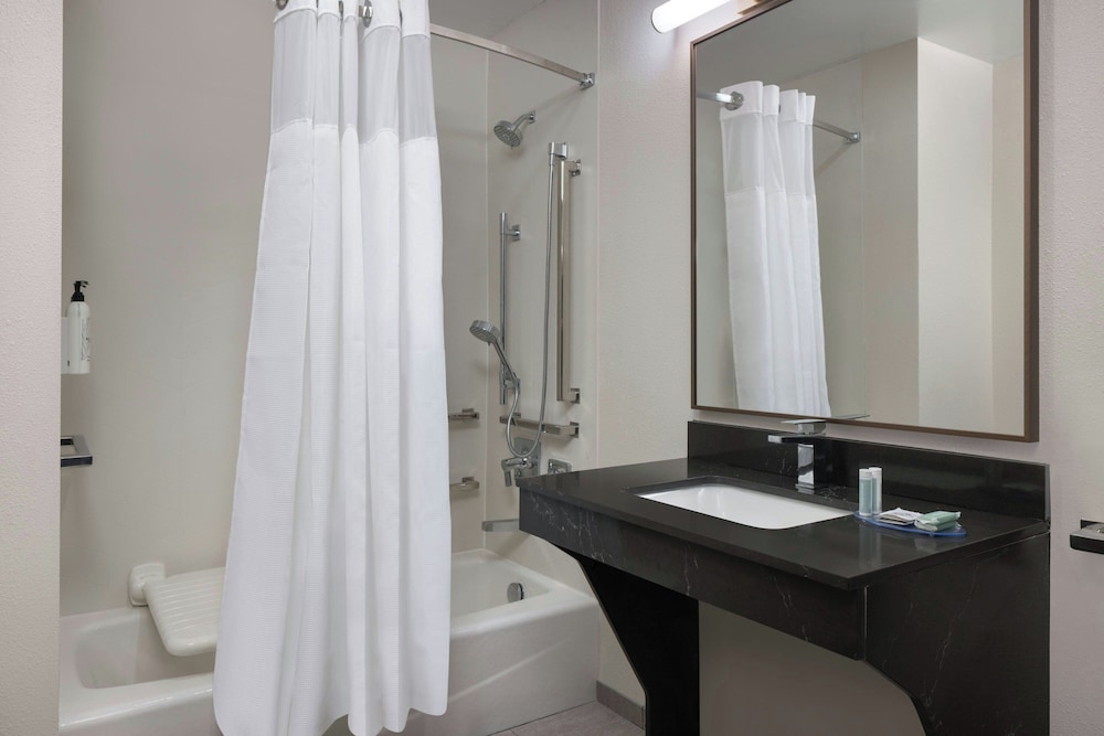 Fairfield Inn And Suites Lake City 48/50