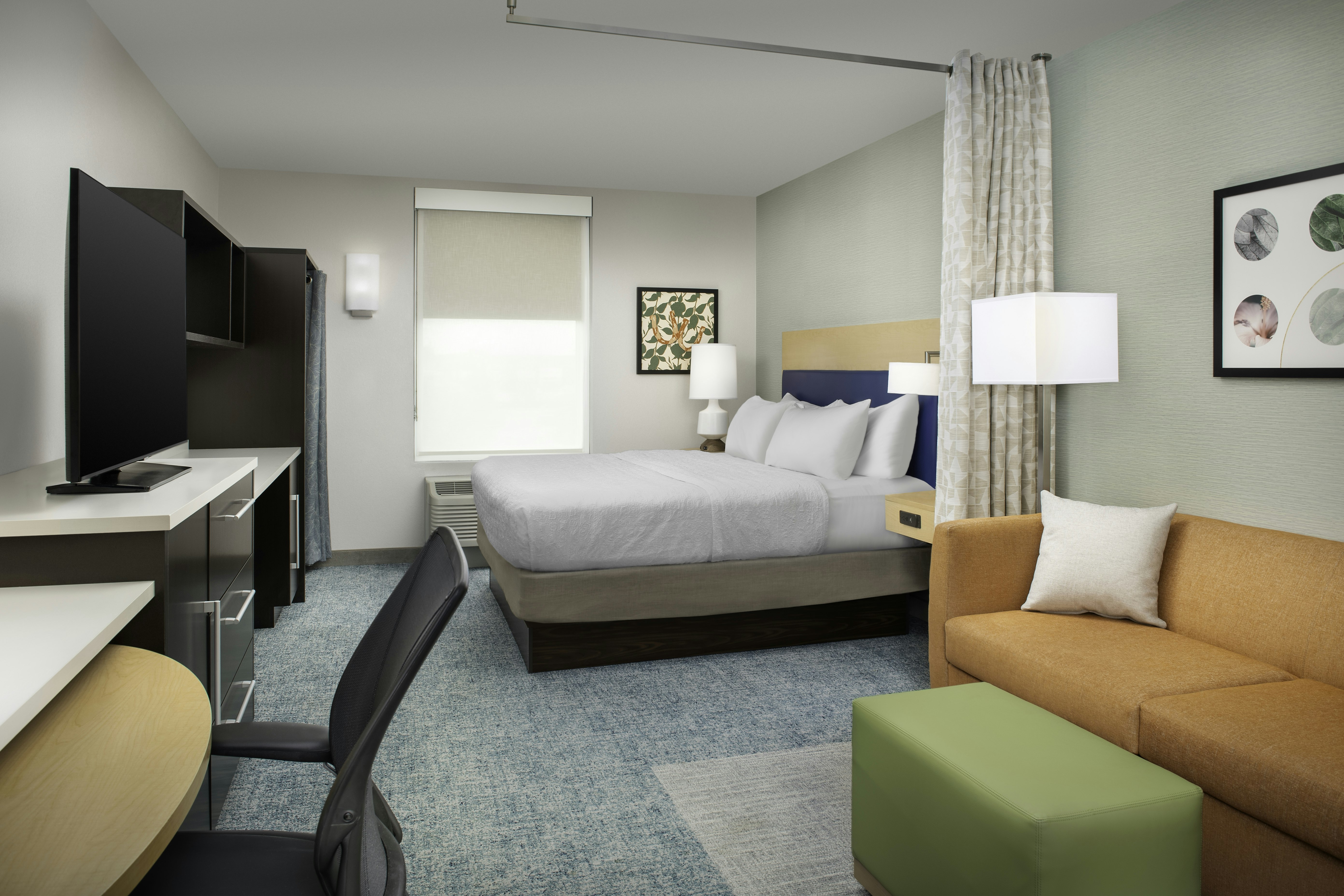 STUDIO, SUITE, KING BED