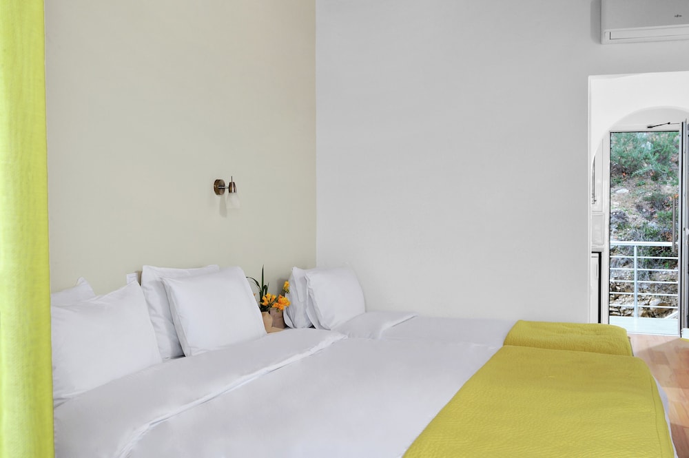 Pharos Rooms 17/72