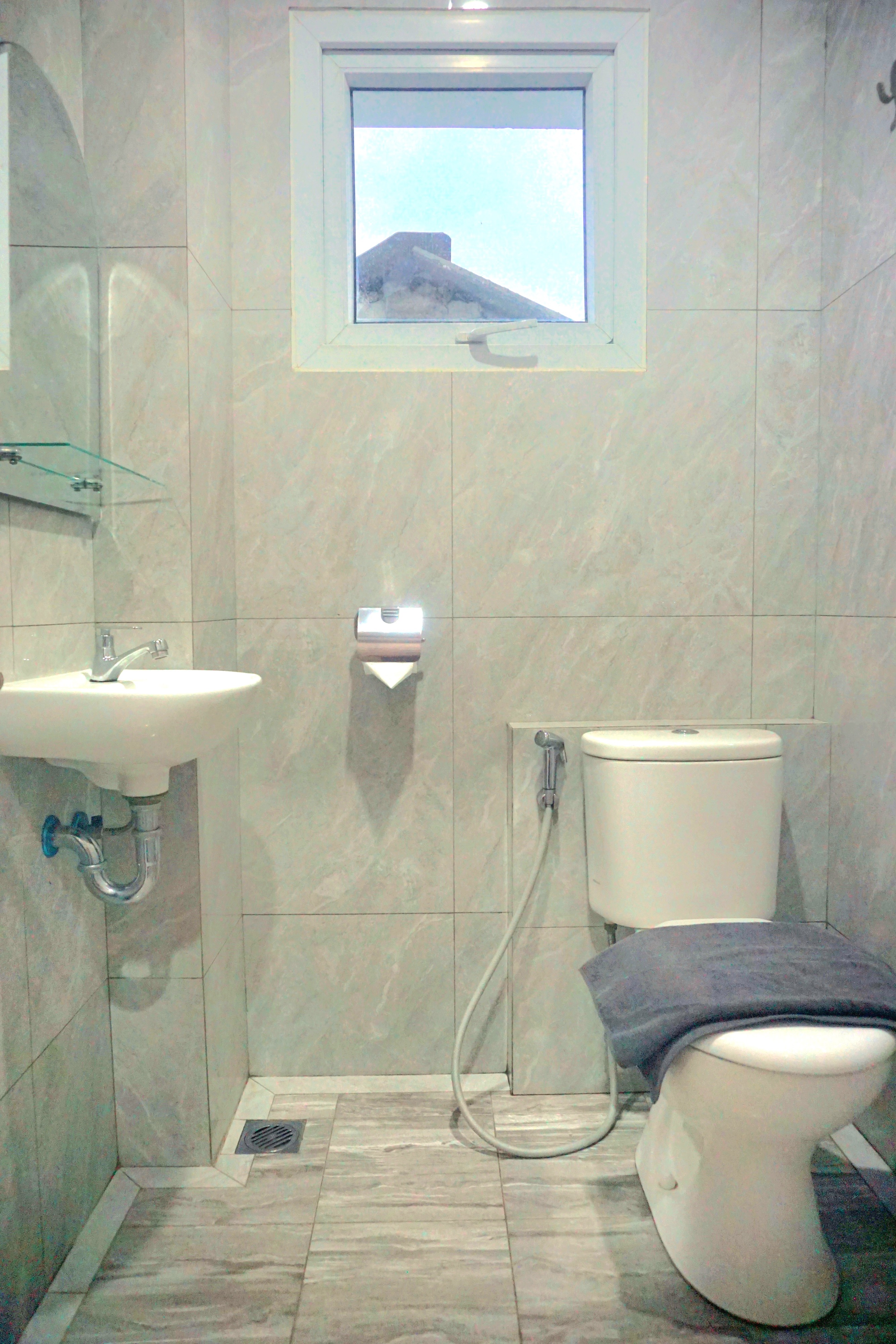 غرفة ديلوكس بسرير كوين، VNC Hotel Serpong Powered by Archipelago 2/2