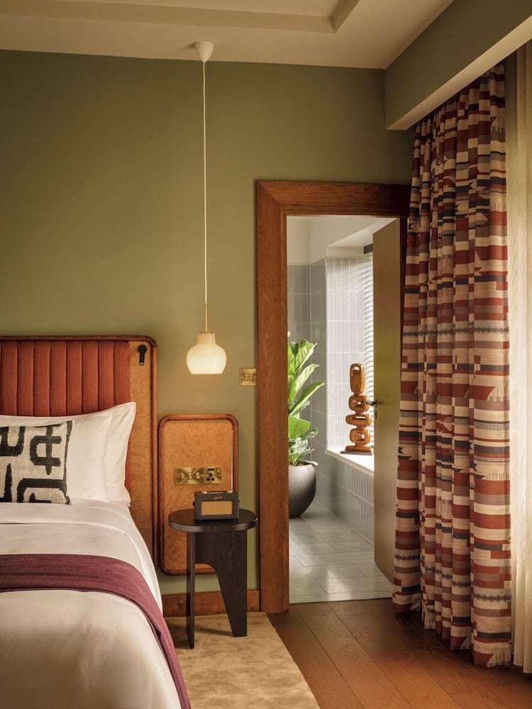 Sir, Residence, King and Queen Bed