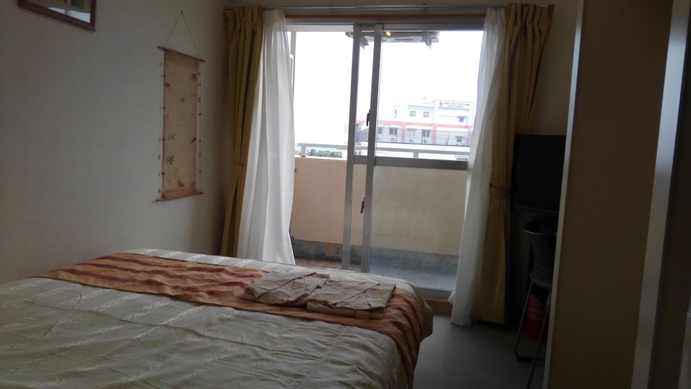 ROOM, SINGLE, SMOKING