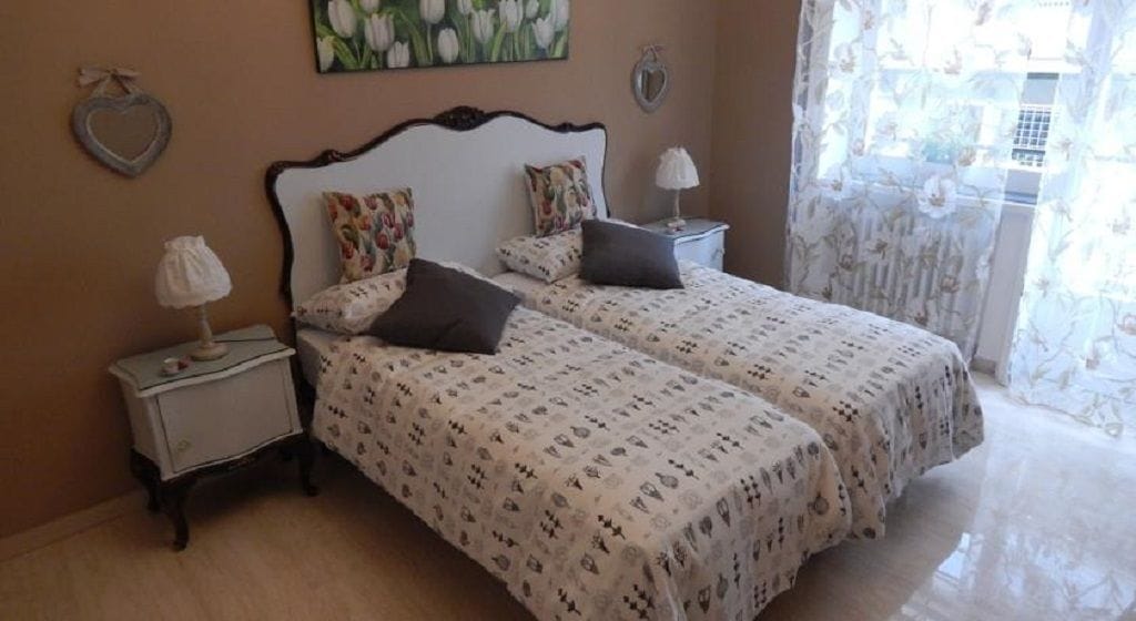 ROOM, TWIN BEDS, SHARED BATHROOM