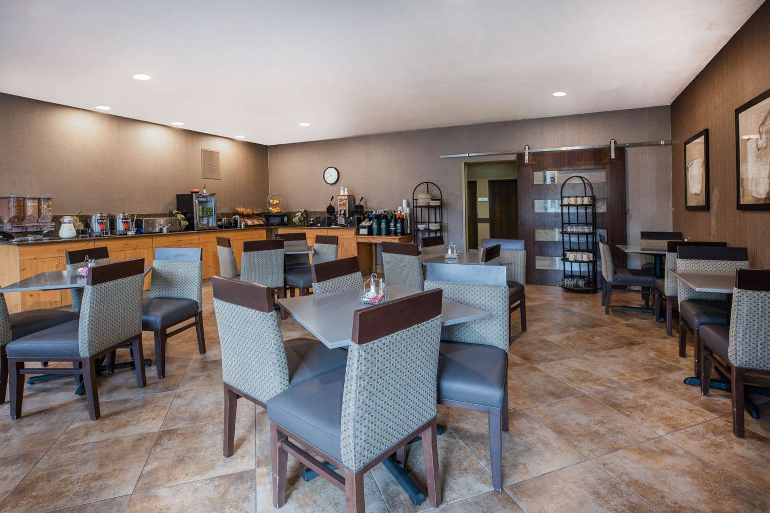 La Quinta Inn & Suites by Wyndham Eugene 37/41