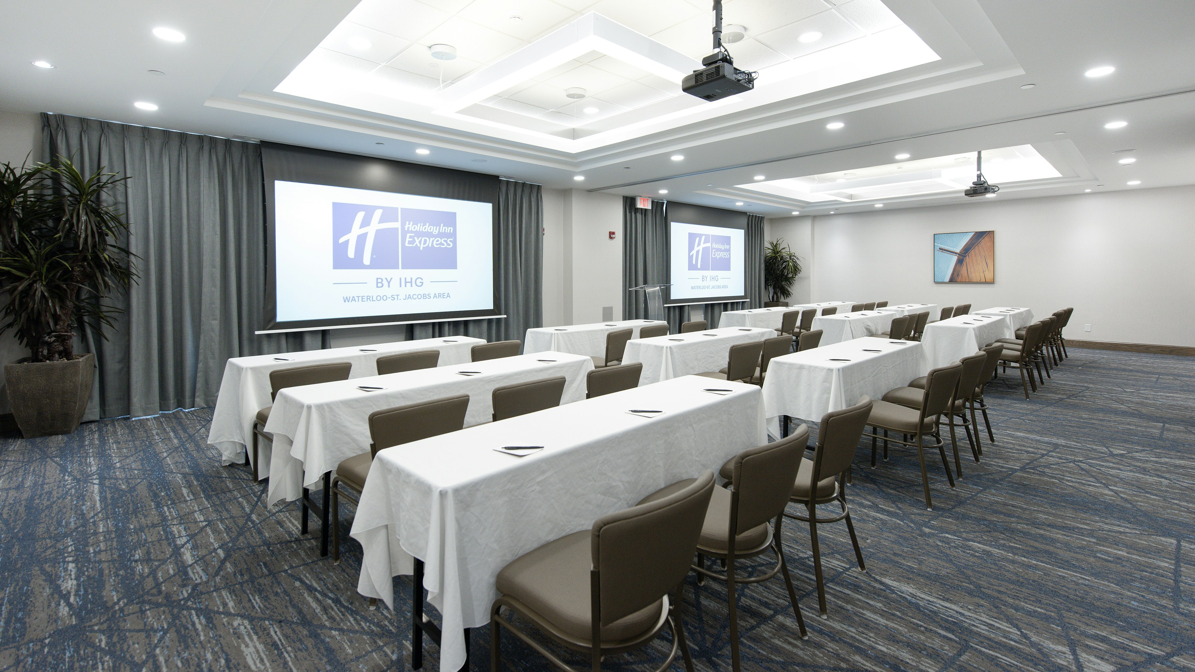 Holiday Inn Express Hotel Suites Waterloo St Jacobs 67/78