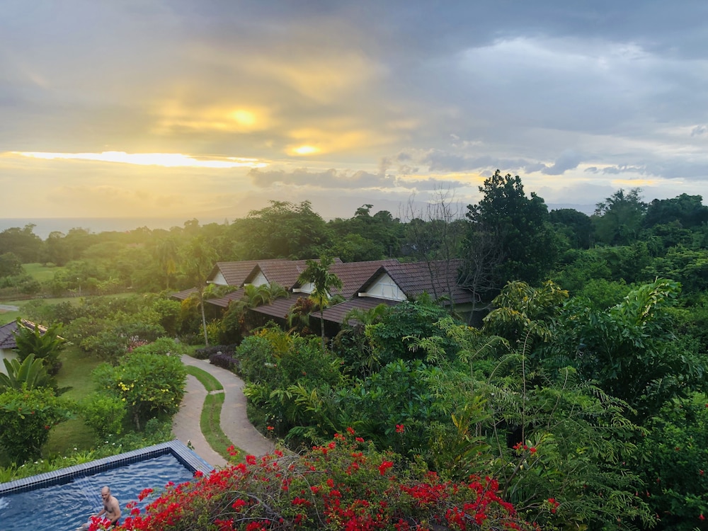 Atmaland Resort 61/66