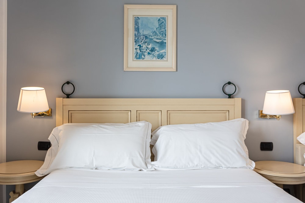 2 Bedrooms, Family, 1 Double and 3 Single Beds, Cavalluccio Marino 7/9