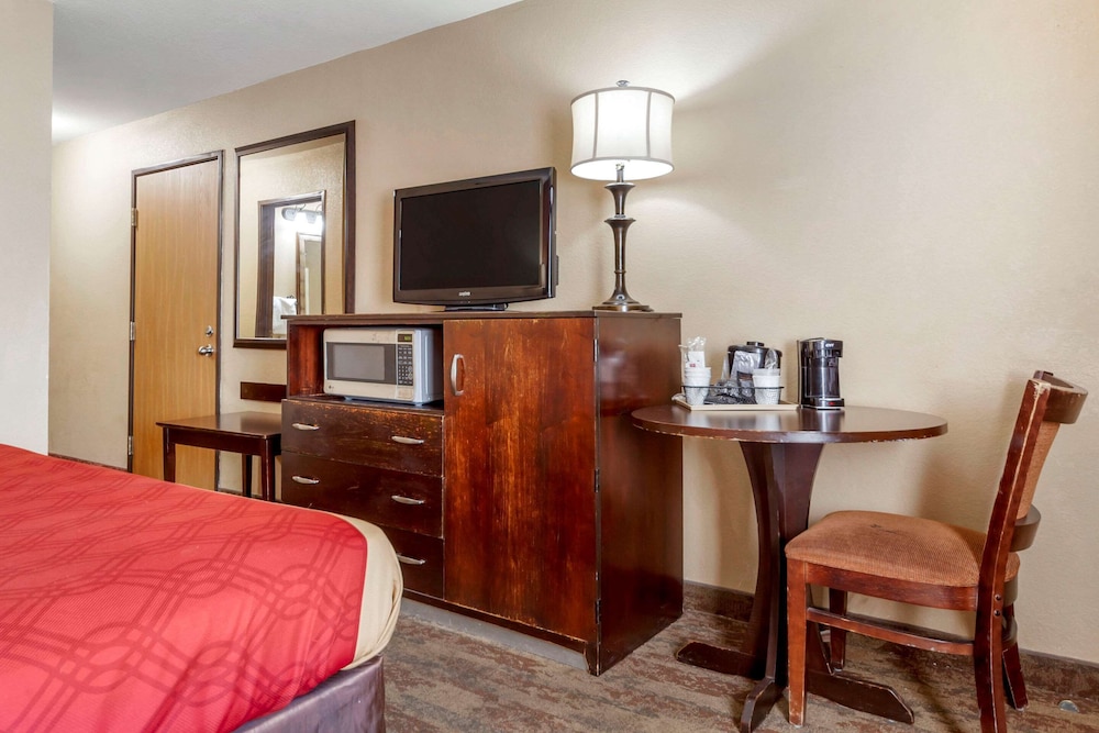 Econo Lodge Black Hills 39/46