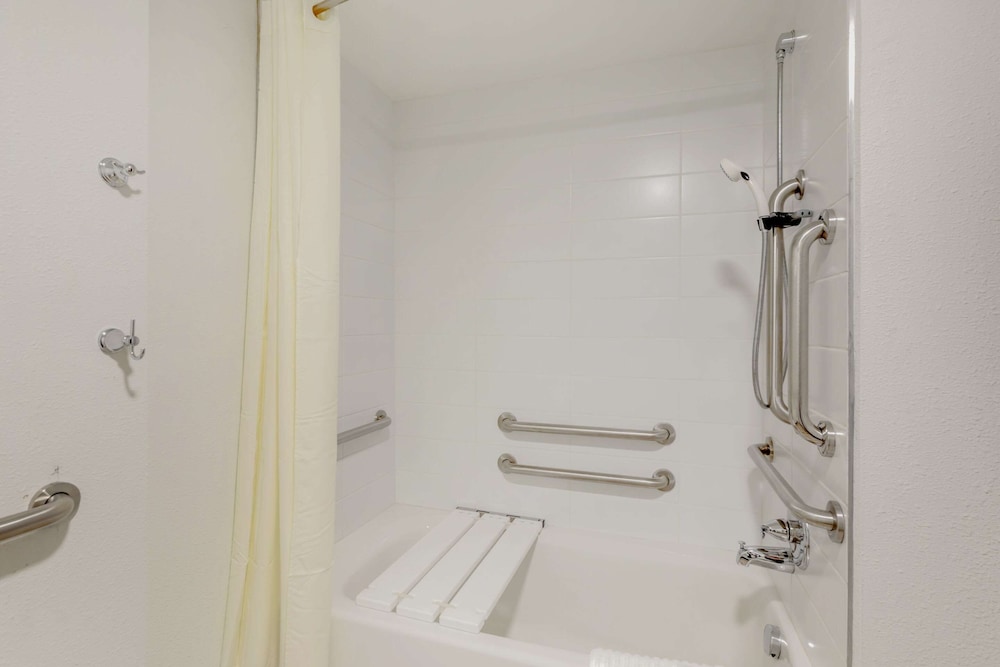 Comfort Suites Cheyenne, WY 25/26