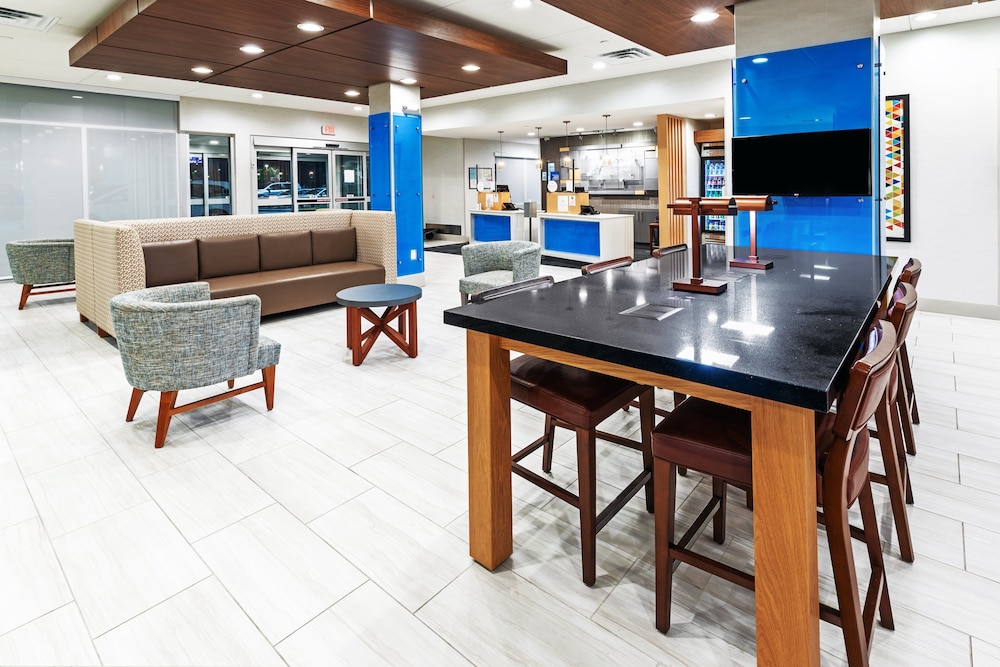 Holiday Inn Express Suites Stafford Nw Sugar Land An Ihg Hotel 47/56