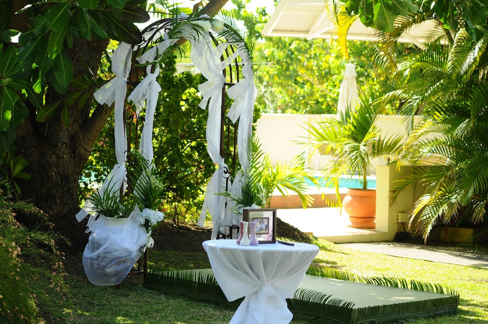 BLUE HORIZONS GARDEN RESORT 32/43