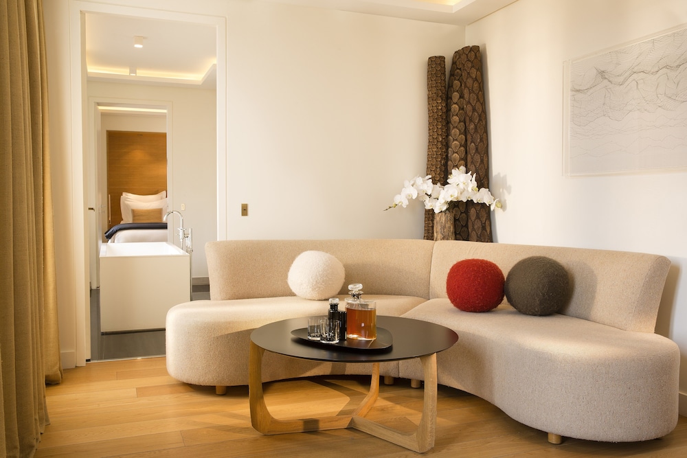 Hotel Marignan Champs Elysees 38/70