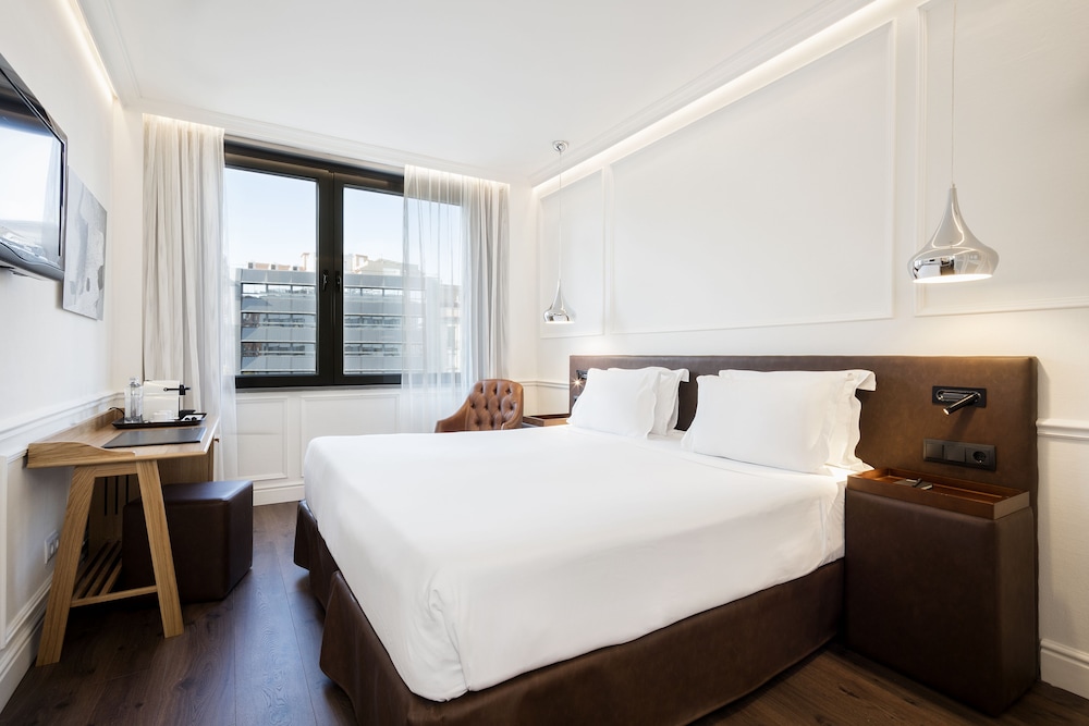 DELUXE, SINGLE, DOUBLE BED
