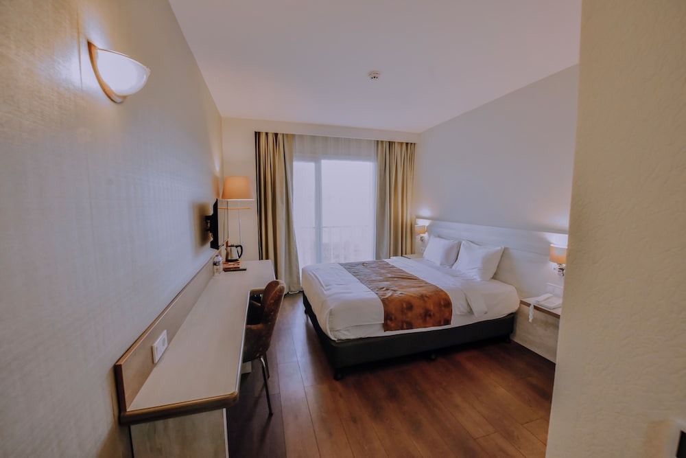 Kanyonvadi Hotel 18/47