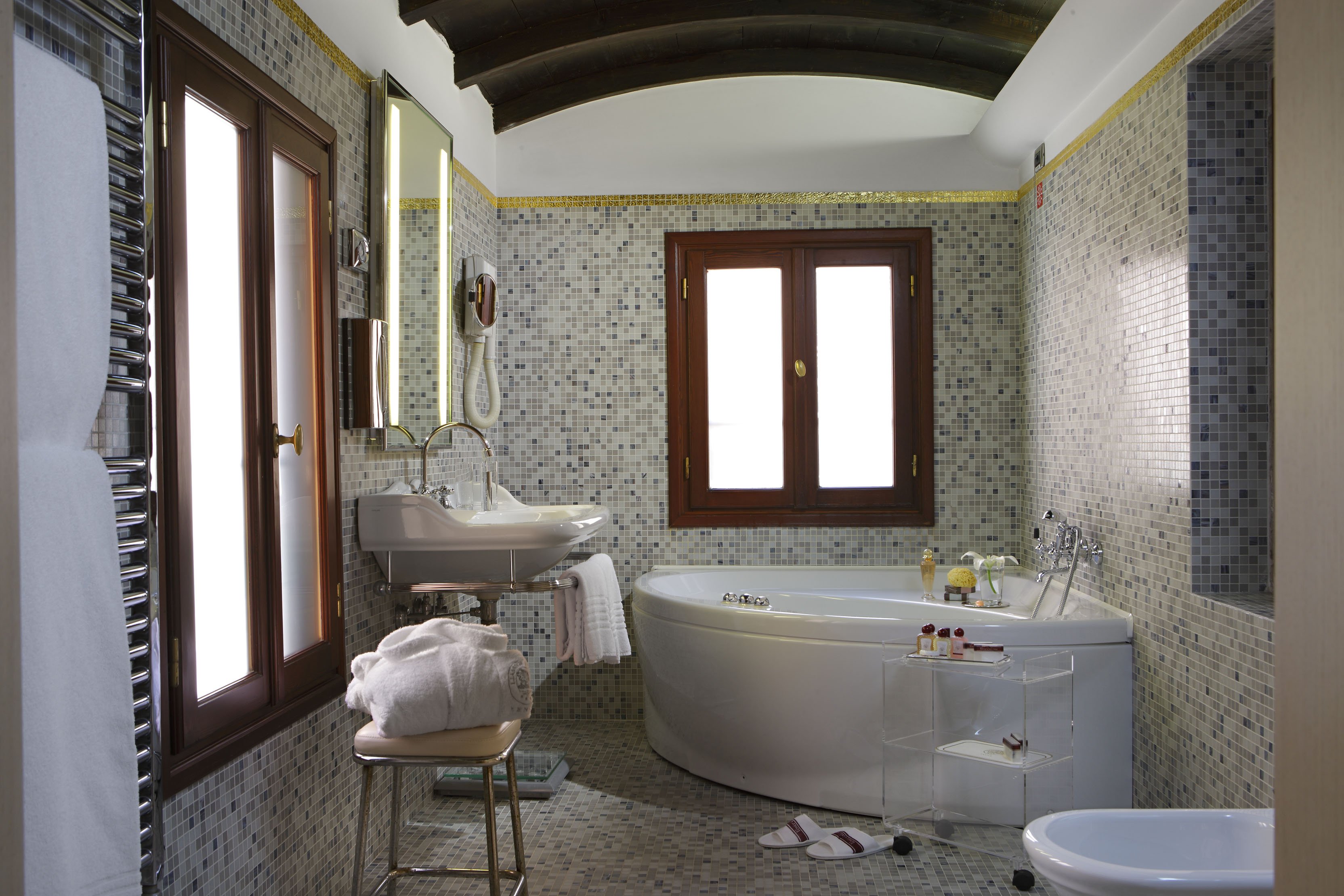 Liassidi Palace 81/84