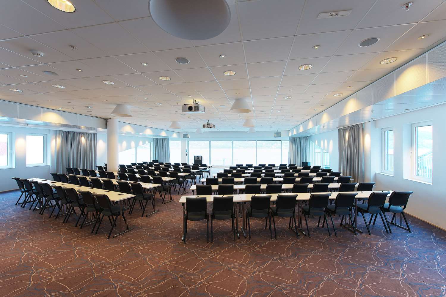 QUALITY HOTEL WATERFRONT 33/47