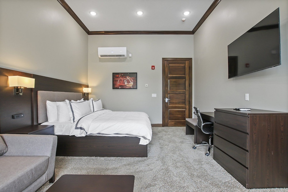 Deluxe, Town House, King Bed, Balcony