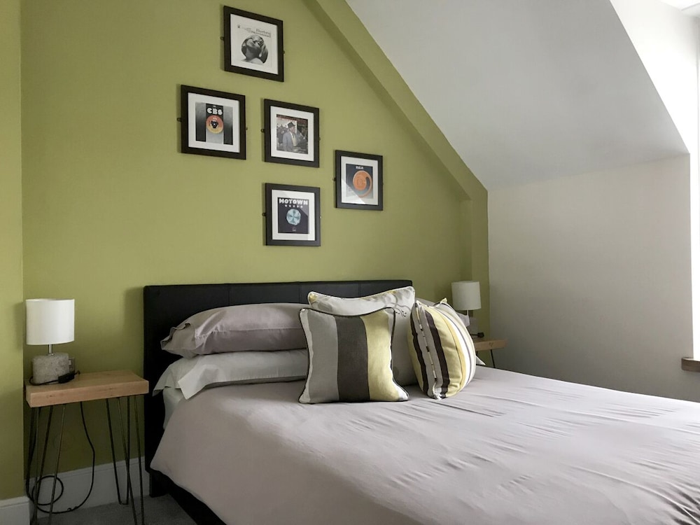 St Bernards Guesthouse 7/15